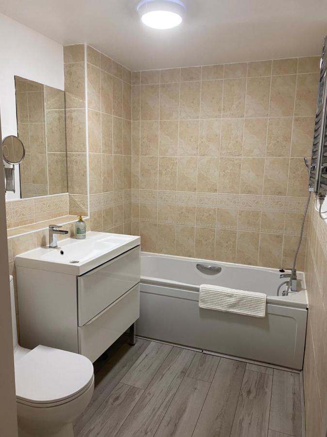Marine Viewing 2 Bedrooms Flat Manchester Exterior foto